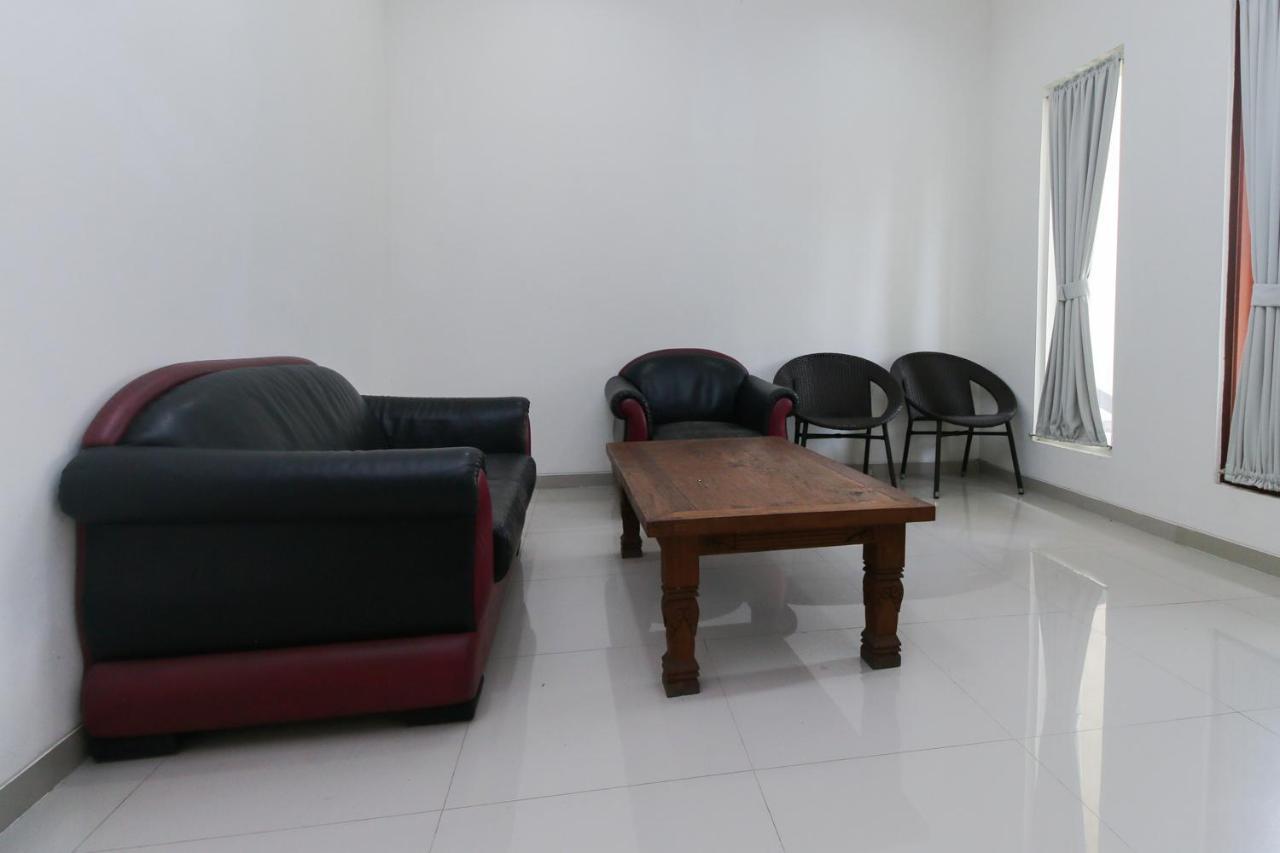 Reddoorz Plus At Panorama Villas Batu Batu  Exterior photo